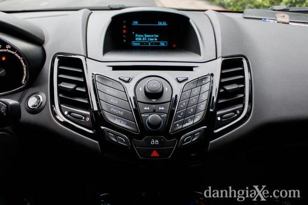 Ford Fiesta 2014 Vs Toyota Yaris 2014 - Bạn Chọn Xe Nào? 15 Ford Fiesta 2014 Vs Toyota Yaris 2014 - Bạn Chọn Xe Nào?