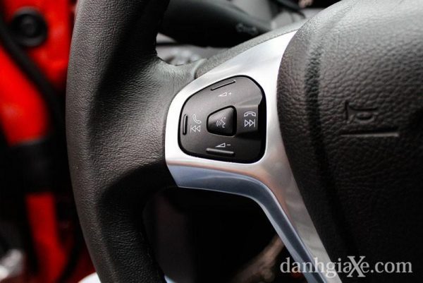 Ford Fiesta 2014 Vs Toyota Yaris 2014 - Bạn Chọn Xe Nào? 9 Ford Fiesta 2014 Vs Toyota Yaris 2014 - Bạn Chọn Xe Nào?