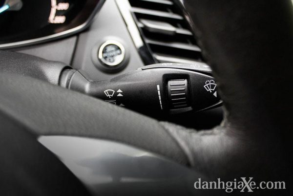 Ford Fiesta 2014 Vs Toyota Yaris 2014 - Bạn Chọn Xe Nào? 10 Ford Fiesta 2014 Vs Toyota Yaris 2014 - Bạn Chọn Xe Nào?