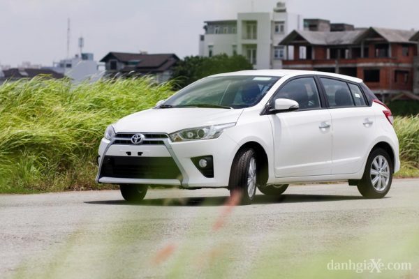Ford Fiesta 2014 Vs Toyota Yaris 2014 - Bạn Chọn Xe Nào? 2 Ford Fiesta 2014 Vs Toyota Yaris 2014 - Bạn Chọn Xe Nào?