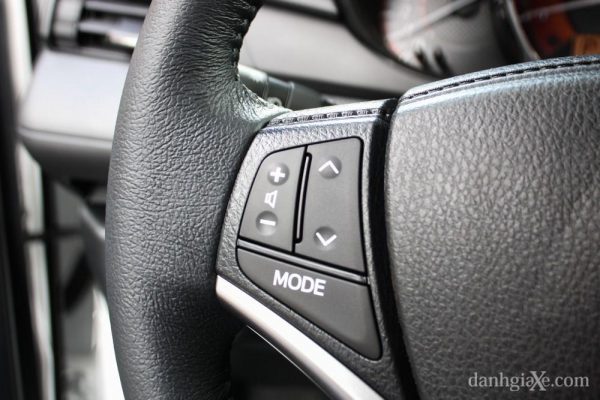 Ford Fiesta 2014 Vs Toyota Yaris 2014 - Bạn Chọn Xe Nào? 11 Ford Fiesta 2014 Vs Toyota Yaris 2014 - Bạn Chọn Xe Nào?