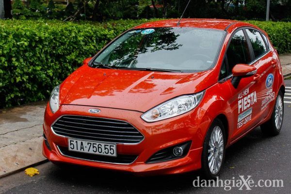Ford Fiesta 2014 Vs Toyota Yaris 2014 - Bạn Chọn Xe Nào? 25 Ford Fiesta 2014 Vs Toyota Yaris 2014 - Bạn Chọn Xe Nào?