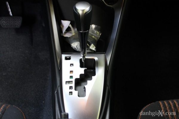 Ford Fiesta 2014 Vs Toyota Yaris 2014 - Bạn Chọn Xe Nào? 22 Ford Fiesta 2014 Vs Toyota Yaris 2014 - Bạn Chọn Xe Nào?