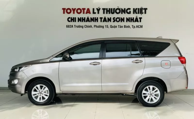 Toyota Innova 2.0E 2018